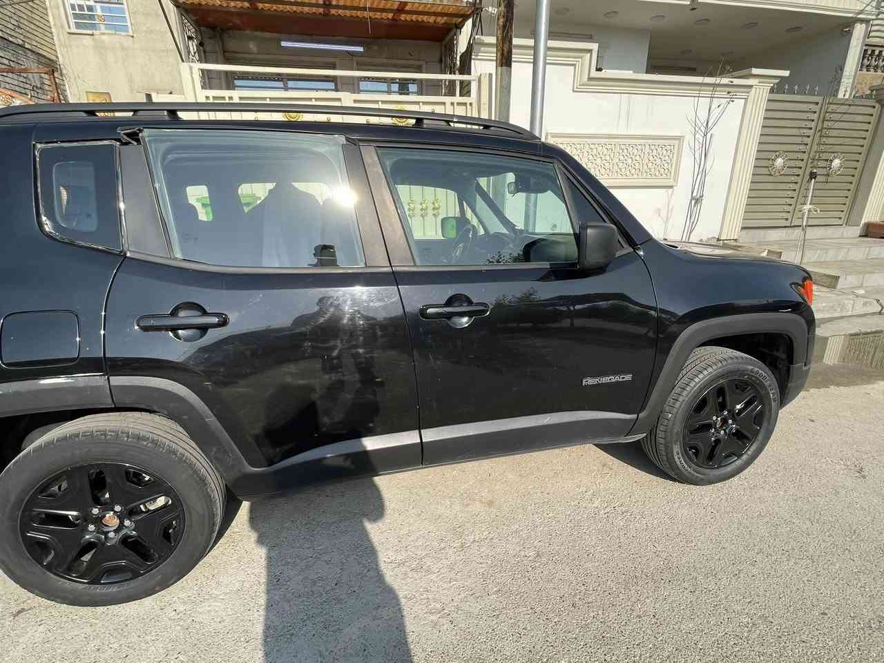 السلام عليكم
جيب رنجيد 2020
ماشية 129
المكينة 2400
سيارة حلوة وجاهزة ورقم بغداد ب اسمي 
سعرهه 115$
***********
