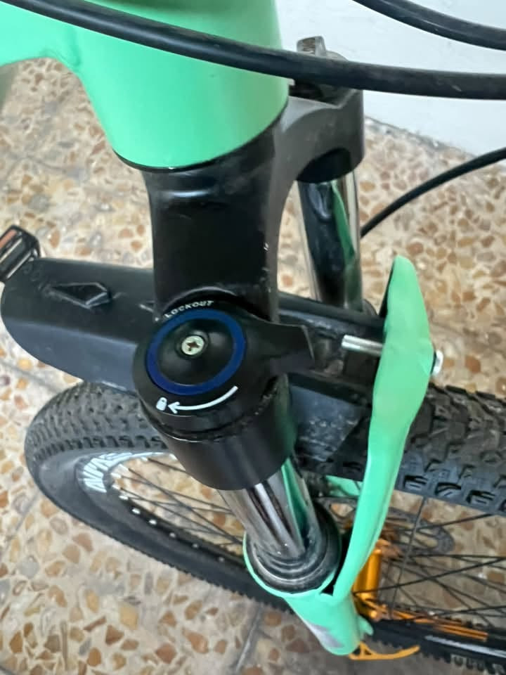 للبيع بايسكل AVIA نظيف جداً وحالته ممتازة 👍

🚲 استخدام يوم واحد فقط جديد
✅ بريكات هايدروليك أمامي وخلفي
✅ دبل امامي فتح وقفل
✅كير 9 نمر امامي وخلفي
✅فريم المنيوم خفيف جداً وسريع

البايسكل جديد استخدام يوم واحد فقط

السعر: (200,000)
المكان: (بغداد-حي الجهاد)

للاستفسار الاتصال: ***********
