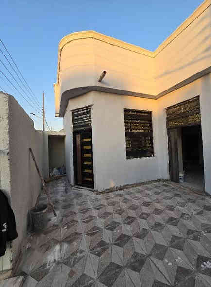 سلام عليكم توفر دار سكن البيع طابو زراعي عراقي المساحه 160متر كهرباء ماي مجاري شارع 9 متر سعر 80 وبي مجال الاستفسار ***********
