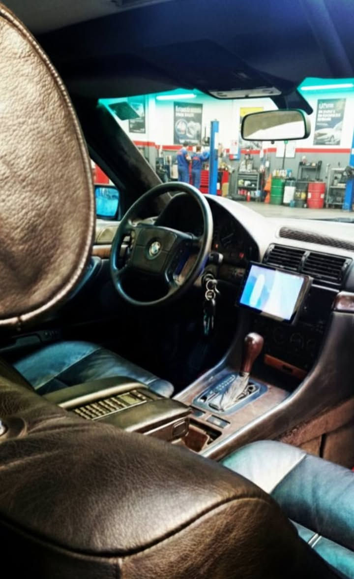 السلام عليكم سيارة بي أم كاسحة حجمها 728) 6 سلندر سيارة جاهزة صدر خلفي امامي جديد كشنات كهرباء سلايت روف جام كهرباء صندوق شفط مُري كهرباء شاشة كامرة رقم بغداد دولي بأسمي للبيع فقط السعر 85
*********** ♕ ***********
