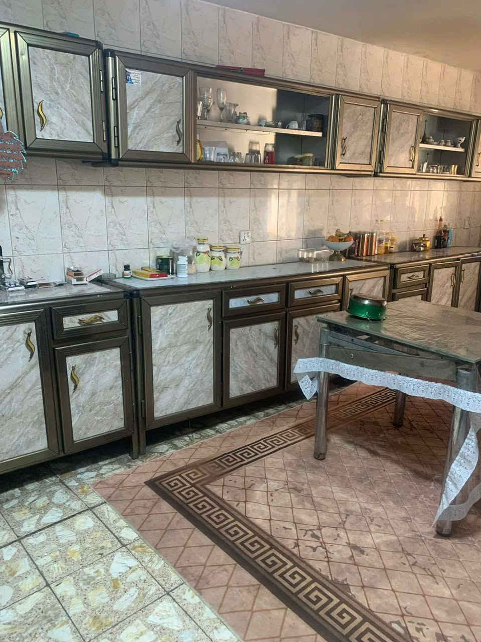 اعلان : عقار للبيع ( طابو ملك صرف   في الزعفرانيه 

🔸 موقع العقار :  منطقه الوليد 

🔸 مساحة العقار : ( 80) واقع حال (90) واجهيه 5
نزال 17

🔸 جنس العقار : طابو ملك صرف ركن 

🏗 يحتوي على   ستقبال صاله مطبخ صحيات 

🏕 طابق ثاني 3 نوم مع الصحيات 

وبيتونه صطح 
__
♦️ للاستفسار يرجى  الاتصال او مراجعه 

مكتب الاماكن للعقارات 

***********
