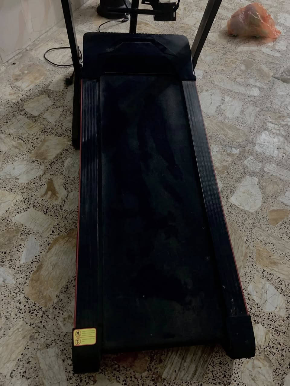 � للبيع جهاز مشي كهربائي (Treadmill) بحالة جيدة جداً
✅ شغال بصورة ممتازة
✅ شاشة عرض للوقت والسرعة والسعرات
✅ مناسب للمشي والرياضة المنزلية
✅ استعمال خفيف وحالة نظيفة

السعر: 400 الف


**إذا كنت صاحب هذا الإعلان وتريد حذفه لأي سبب، رجاءا أرسل رسالة إلى الدعم الفني**