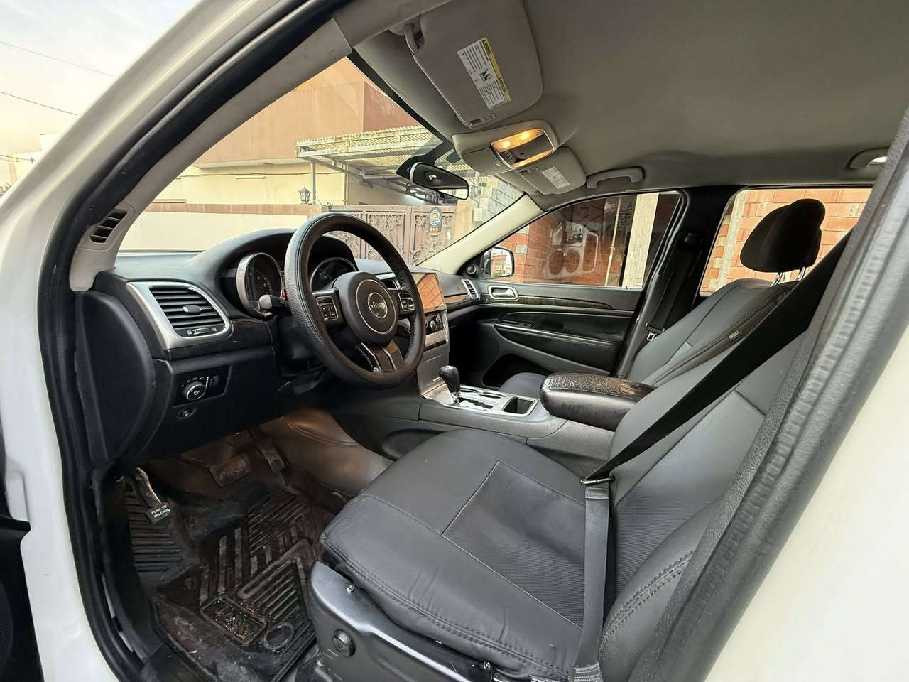 سيارة جيب لاريدو وارد امريكي 2011
شرط كير محرك صدر امامي خلفي جاهزها اربعه تايرات جددت سنويه وهزه جديده بااسمي تحويل مباشر بيها جاملغ وبونيد وباب صبغ سعر 147
***********
