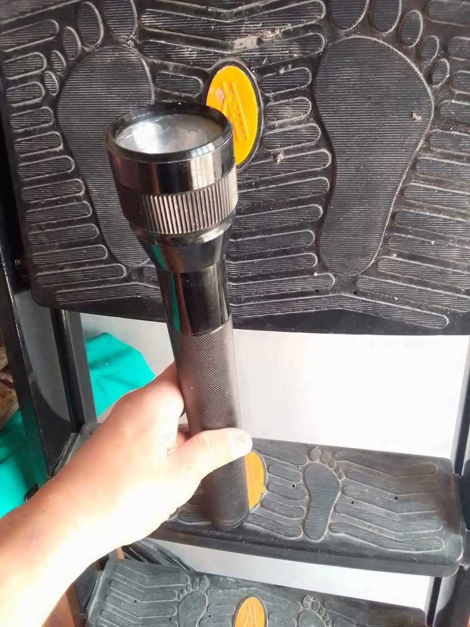 السلام عليكم ورحمة الله غراض للبيع 
***********واتساب
