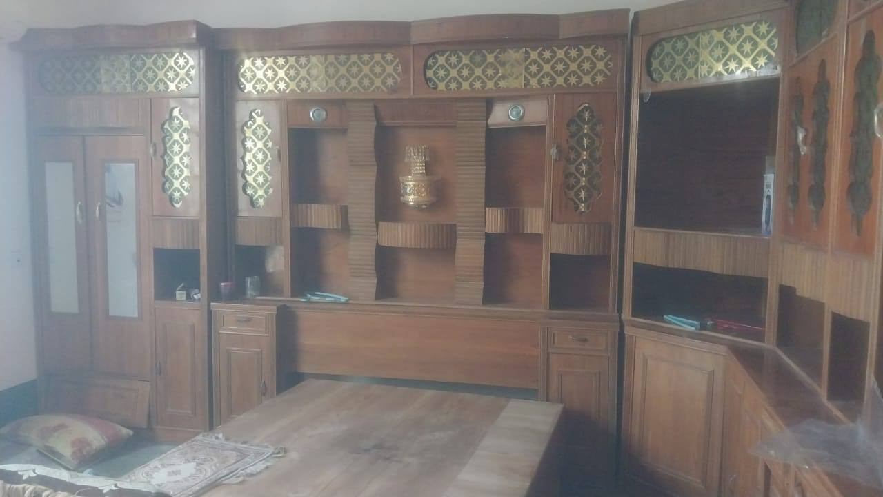 غرفه اخشاب مستخدمه السعر مليون وبيه مجال اتصال ***********
