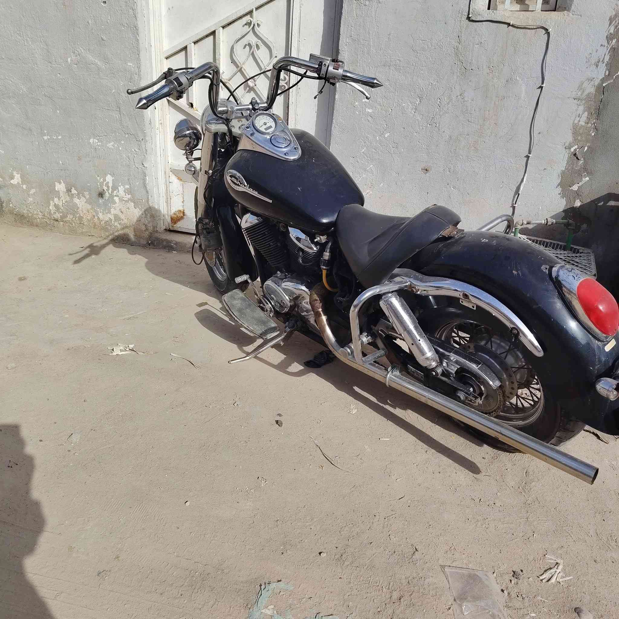 سلام عليكم اخوتي شادو ٤٠٠ للبيع رقم وسنويه رقم مميز مديل ٩٨ كزوز رياضي يمنه يسره ستيرن عالي بلاجكتورات كهرباىيات كله شغال نكره سلف دراجه حلوه ومرتبه ونضيفه السعر ٢١ وبيه مجال ***********
