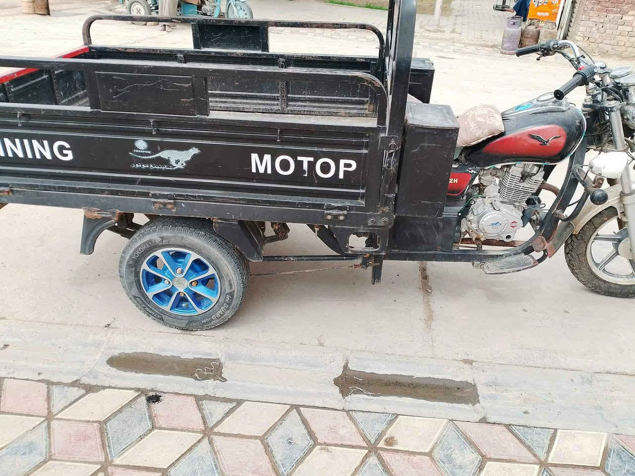 السلام عليكم 
ستوتة جمرة 2019
أوراق اصولي 
مكفولة من كلشي 
محرك 2025
نضافة 75 بس ما غاسلهة
السعر  1800 وبيها مجال 
مليون و ثمنمية
رقمي     ***********
