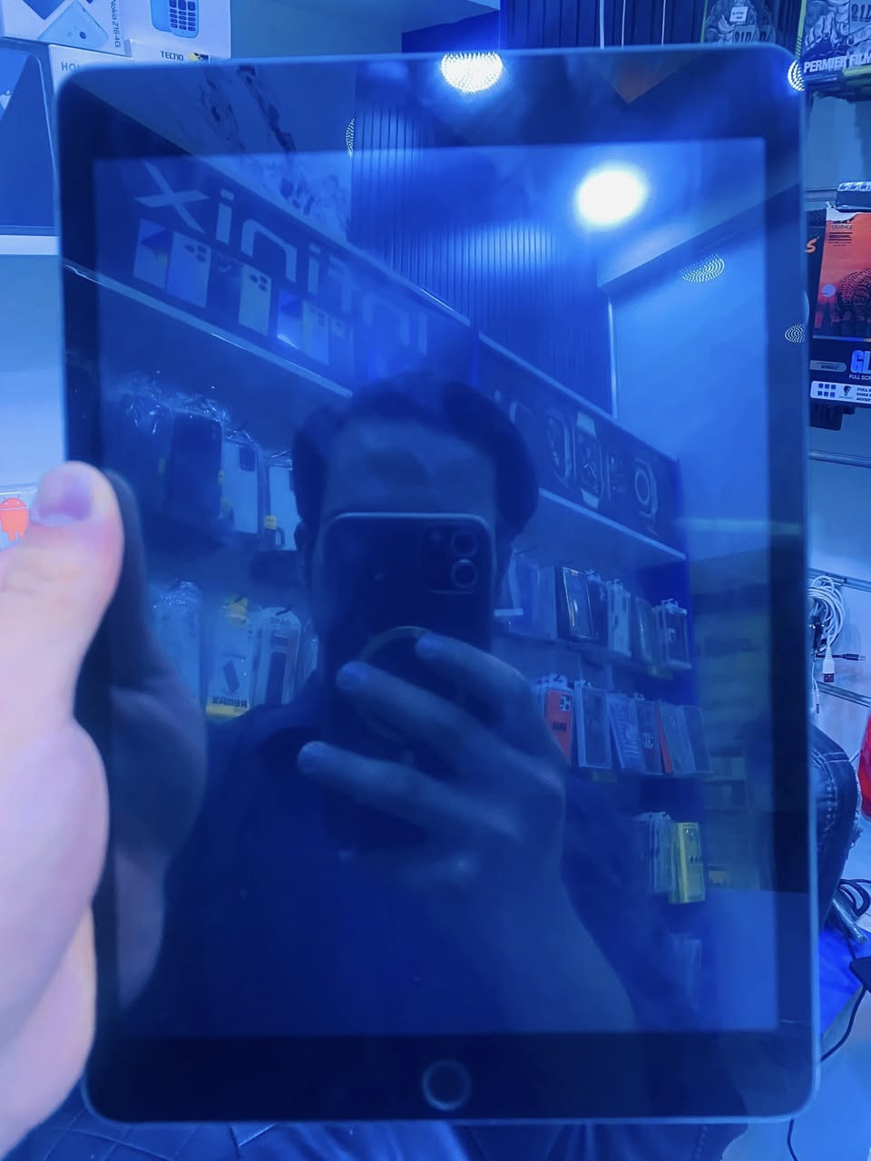 ايباد ابل الجيل التاسع (9)
ذاكرة 64gb
بطارية مبدل درجة أولى 100% 
محدث أخر تحديث ios26
ببجي 90 فريم + fulHd
سعره 210 وبيه مجال للطيبين 🤎
واتساب ***********
ملحقاته :كارتونته الاصلية + كيبل شحن اصلي من أبل 
توصيل مجاني رميثة + سماوة .
