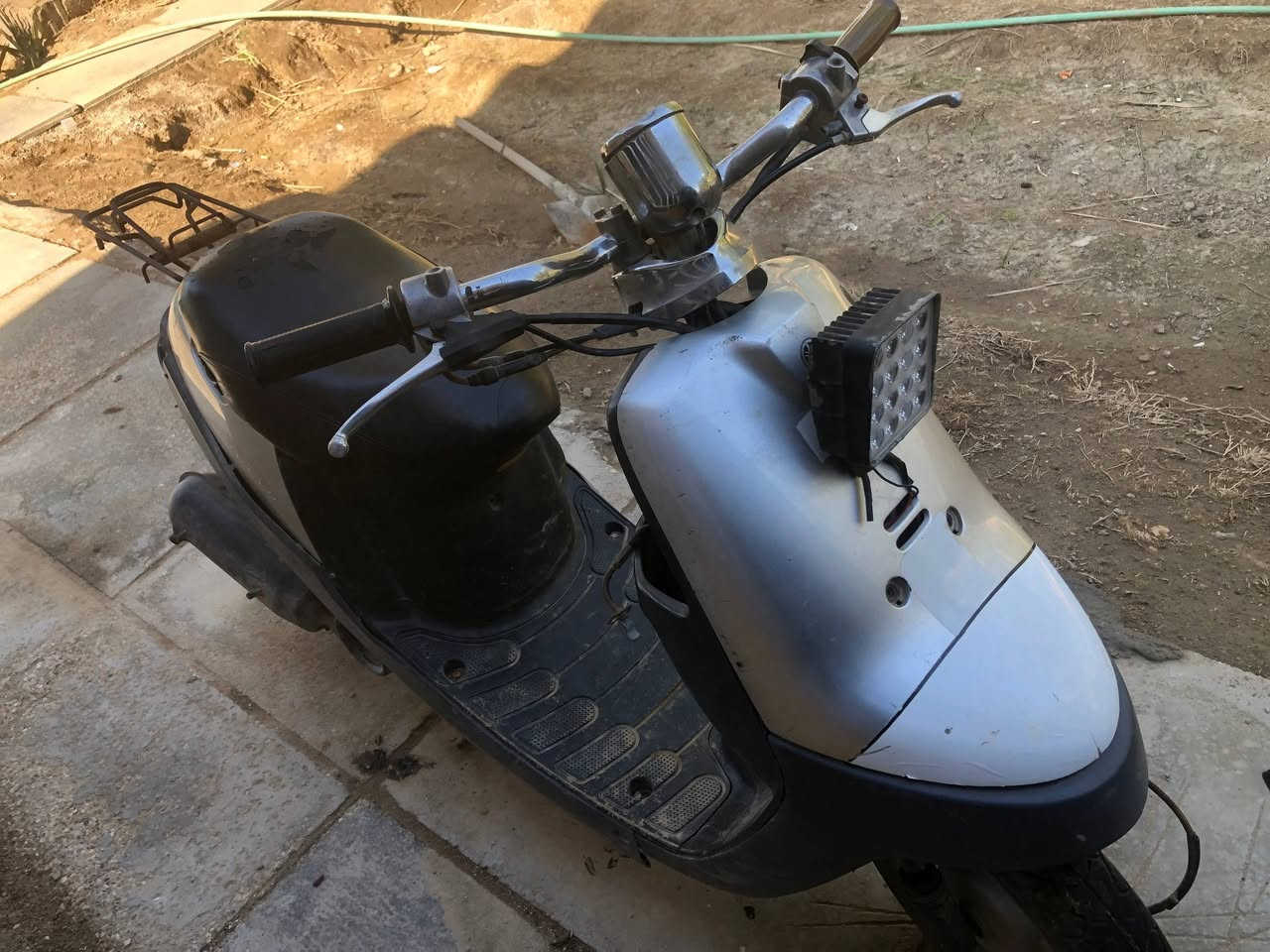 دراجه لبيع زعره سكانها محول مال عبد الحليم نضيفه مال جناي. مكينه نكره سلف نكره عوزها بس باتري. شغاله. سعرها 200بيها مجال تواصل اتصال مكان دغاره ***********
