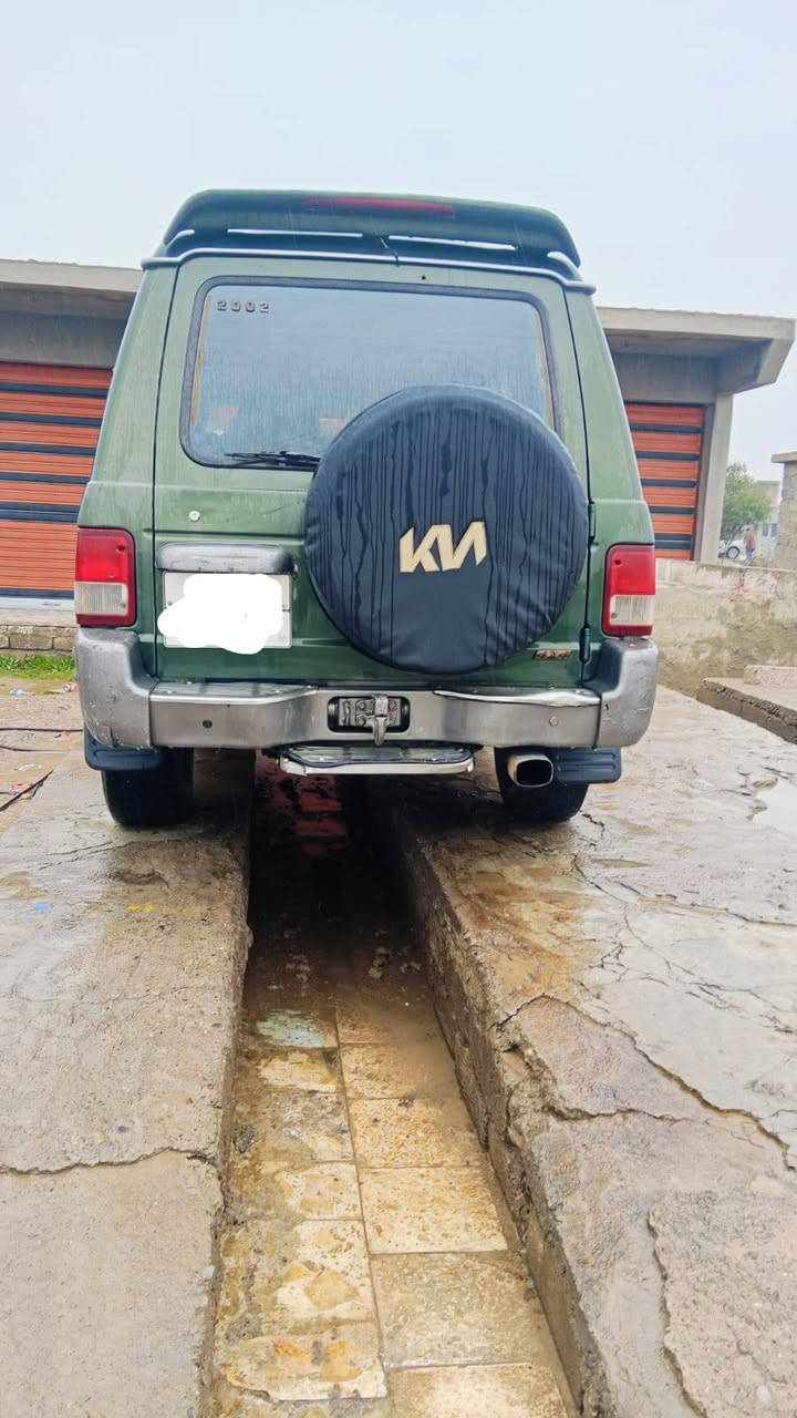 للبيع سياره لندگروز گالوبر موديل 2002 محرك گير بلادي محرك 6 سلندر گير عادي رقم اربيل تخم تاير صدر امامي خلفي نضيف السعر للستفسار على الرقم ***********
