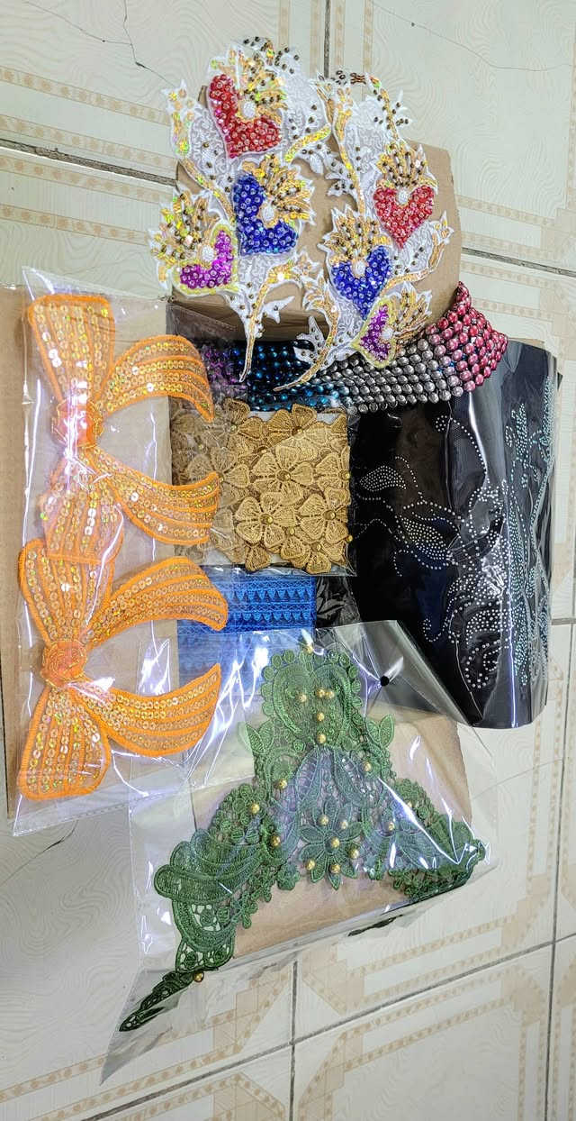 صندوق ب ١٥ الف مع التوصيل
(٢٢ قطعة) لوازم خياطة
الصندوق يجي بي كل القطع الي بالصور 
واتساب ***********
توصيل لكل العراق
