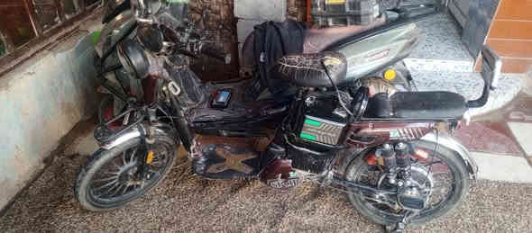 السلام عليكم دراجه شحن شركه البيداء الاخضر بطاريات قبل سبوع بدلتهن او بيهن ضمان 6اشهر كلشي ما بيه عوزه ترتيب فقط السعر225 للستفسار ***********
