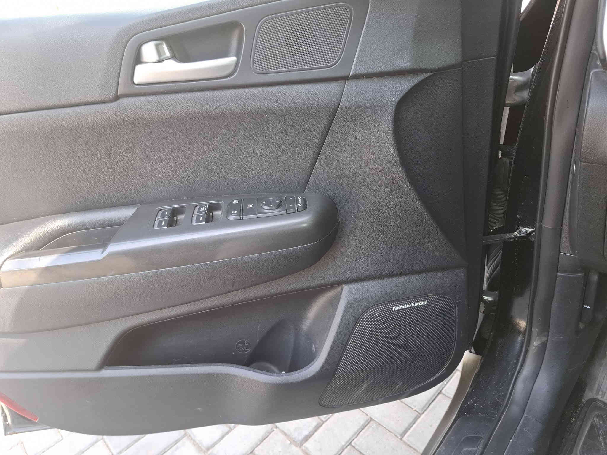 سبورتج ٢٠١٧ ex فول للاخير
بانوراما، سستم صوت هارمن كاردن ،كشنات تبريد ،٤ رادات ومانع تصادم ،حساسات امامي خلفي ، وبقيه  
المواصفات مبينه بالصور 
ماشيه ١٠٢ الف ميل قبل فترة شاد تخم تاير جديد
 ١٤٨٠٠ وبيها مجال ،مكانها بغداد
للاتصال *********** واتس اب
مكلف بل نشر اي استفسار الاتصال بل رقم
