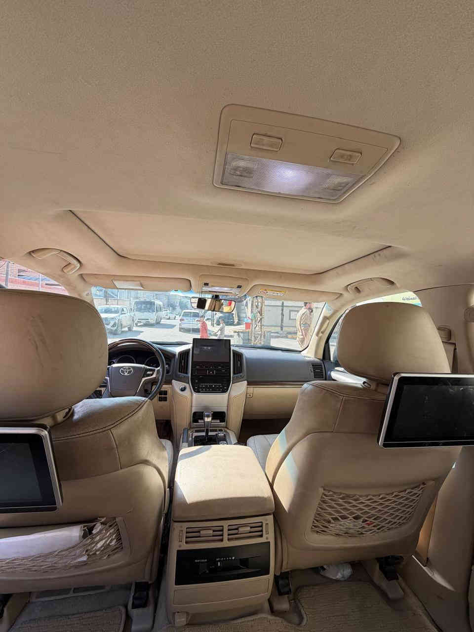 السلام عليكم 
لاند گروز موديل 2019
رقم بصرة 
فول مواصفات 8 سلندر لون ابيض
العنوان البصرة 
السعر 540 وبيها مجال

***********
