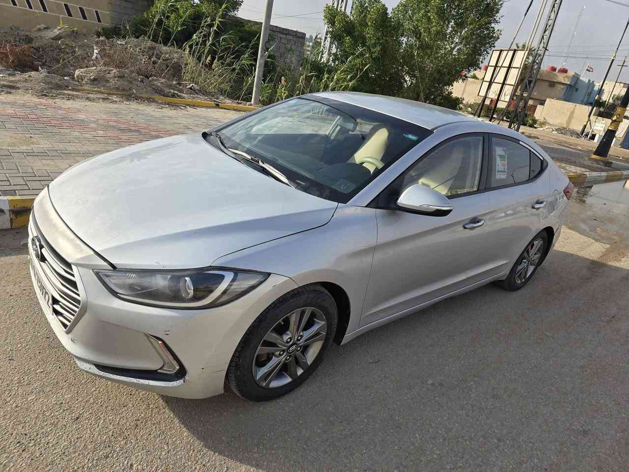 السلام عليكم  النترا 17 خليجي
بيها بنيد فقط مفتوح وشويه بارد بالجاملغ والباقي مكفول.
مكينه 2000
تبريد قطعتين 
حساسات خلفيه 
بأسمي مداوم ثاني يوم 
***********
السعر 128 وبيها مجال
