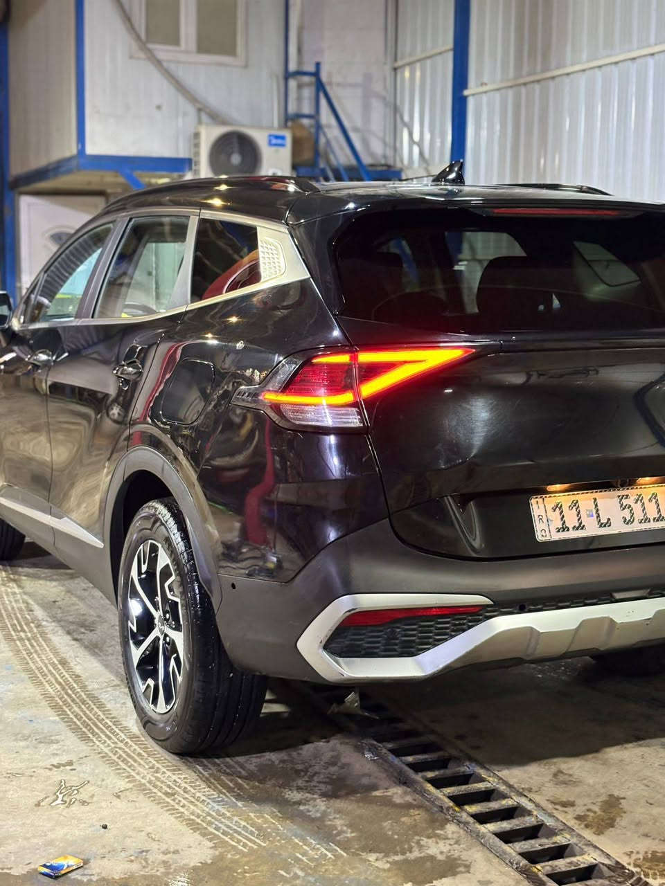 السلام عليكم
للبيع سياره سبورتج 2023 هايبرد ماشيه ٢٣ الف

 • فور ويل دفع رباعي

•لون اسود ملكي 
 
 • حادثه حلو بدون ايرباك بس قبق جنطه بدون دواخل صور الحادث موجوده 
 
 • بانوراما 

 • نقطه عمياء 

 • مقاعد أمامية كهربائية

 • داخلية بيانو بلاك

 • كشنات تدفئة

 • ستيرن تدفئة

 • تحكم ستيرن جهتين

 • حساسات أمامية وخلفية

 • شاشة + كاميرا

 • لايت LED + بك لايت LE

 • صندوق كهربائي

 • تشغيل عن بعد 

  • بصمة

***********

المكان بغداد اليرموك

السعر 20,000 $ دفترين وبيه مجال
