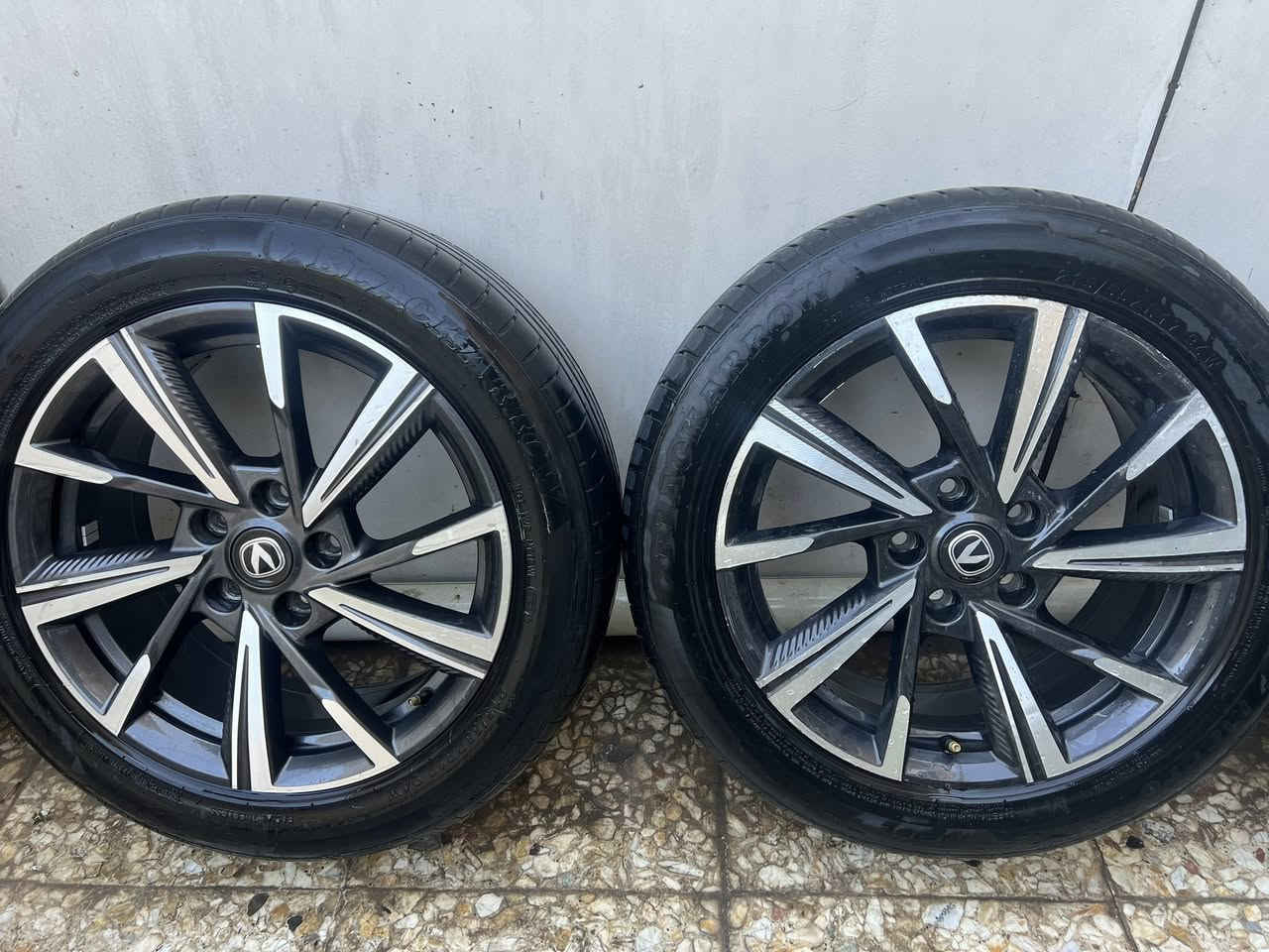 السلام عليكم ويل كب شانجان الاصلي لا عواج ولا كسر ولا تصليح قياس 17 ويا تخم تاير 215/55/17 نضيفات ياباني مو صيني  للبيع ***********
