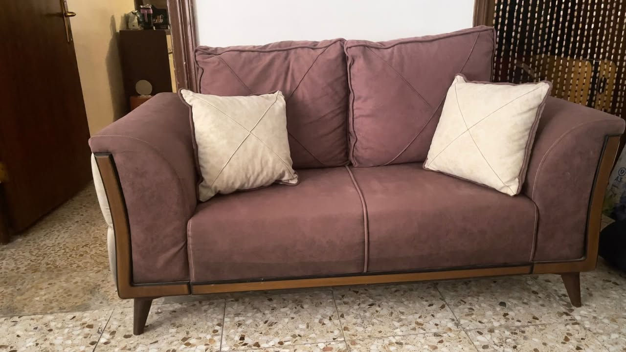 طقم قنفات
نظيف جدآ
8 مقاعد 
400 الف وبي مجال 
للتواصل / ***********
المكان / الاعظمية

