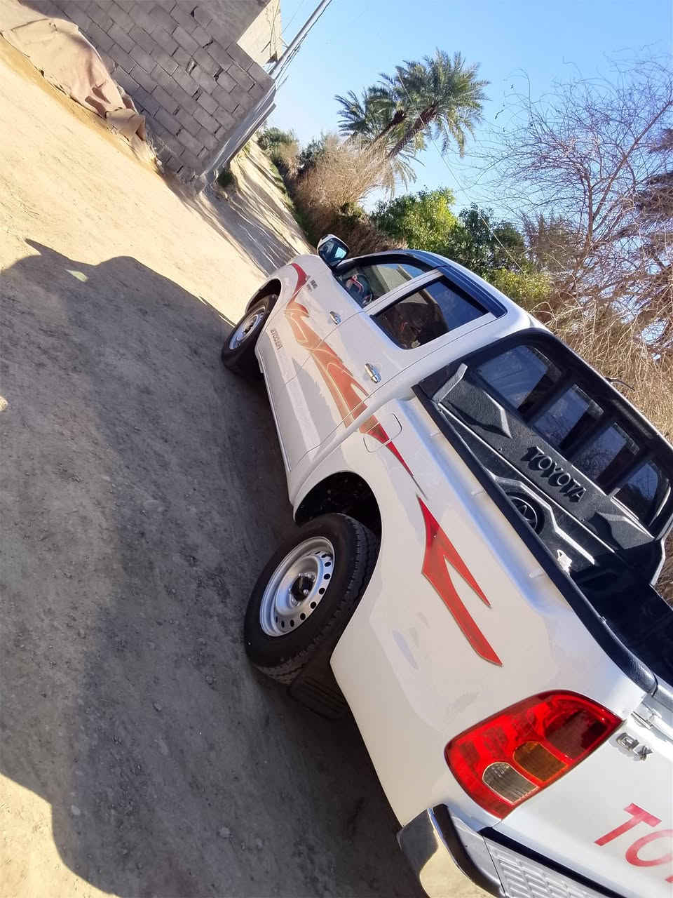 هايلوكس رقم واسط مكفولة كفاله عامه مكان واسط الصويرة سعر 167 بيه مجال بسيط حك الجيه ***********
