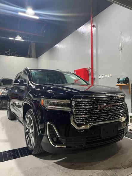 #المركبة    :  جي ام سي اكاديا 2021 فئة  دينلي اعلى فئه       لون نيلي
#الضرر      :  جاملغ خلفي ايسر جنطه  خلفي
المواصفات
1- جي ام سي  اكاديا 2021 لون نيلي 
2- محرك 6 سلندر حجم 3600
3- ويل حجم 18 اصلي مع طقم تاير اصلي 
4- قمارة السيارة حديد
5- قبق الجنطة كهربائي شفط
6- السيارة دفع رباعي 4x4 
7- بصمة 4 ابواب  وبصمة تشغيل وتشغيل عن بعد 
8- لايتات زينون عالي ناصي 
9- اشارات بالمرايا الجانبية مع حساسات الاجتياز 
10- غرفة السيارة جلد اسود اصل 
11- تحكم كهرباء لمقعد السائق فقط 
12- حساسات امامي وخلفي اصل 
113- تحكم ستيرن جهتين متكامل الايعازات
14- شاشة دشبول كبيرة لمجموعة من الايعازات 
14- مقاعد وسطية فصل سياحي 
15- عداد المسافة28000ميل فقط
16- حاجب امامي LED مع لايتات زينون عالي وناصي 
17- رادار امامي مانع للتصادم واعطاء التنبيه 
18- كاميرا خلفية دوارة مع الستيرن 
19- خاصية تحديد المسار في الطرق الخارجية 
20- سستم نيكل لمقدمة المركبة 
21- السيارة 7 راكب مع 3 قطه تبريد 
22- شاشة دشبول كبيرة لمجموعة من الايعازات
23-تحكم ستيرن جهتين متكامل الايعازات بدون إرباك
السيارة معروضة للبيع 285$         اتصال واتساب ***********بغداد حي اور معرض نور الهدى
رقم بغداد حرة تحويل ثاني يوم
