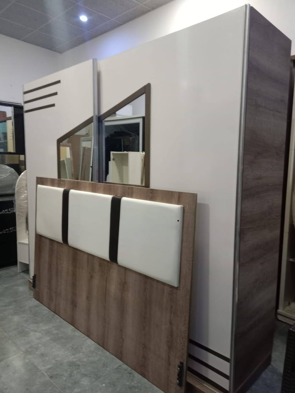 غرفة نوم 7 قطع اخو الجديد للبيع  مكاني اربيل هفلان للتواصل ***********
