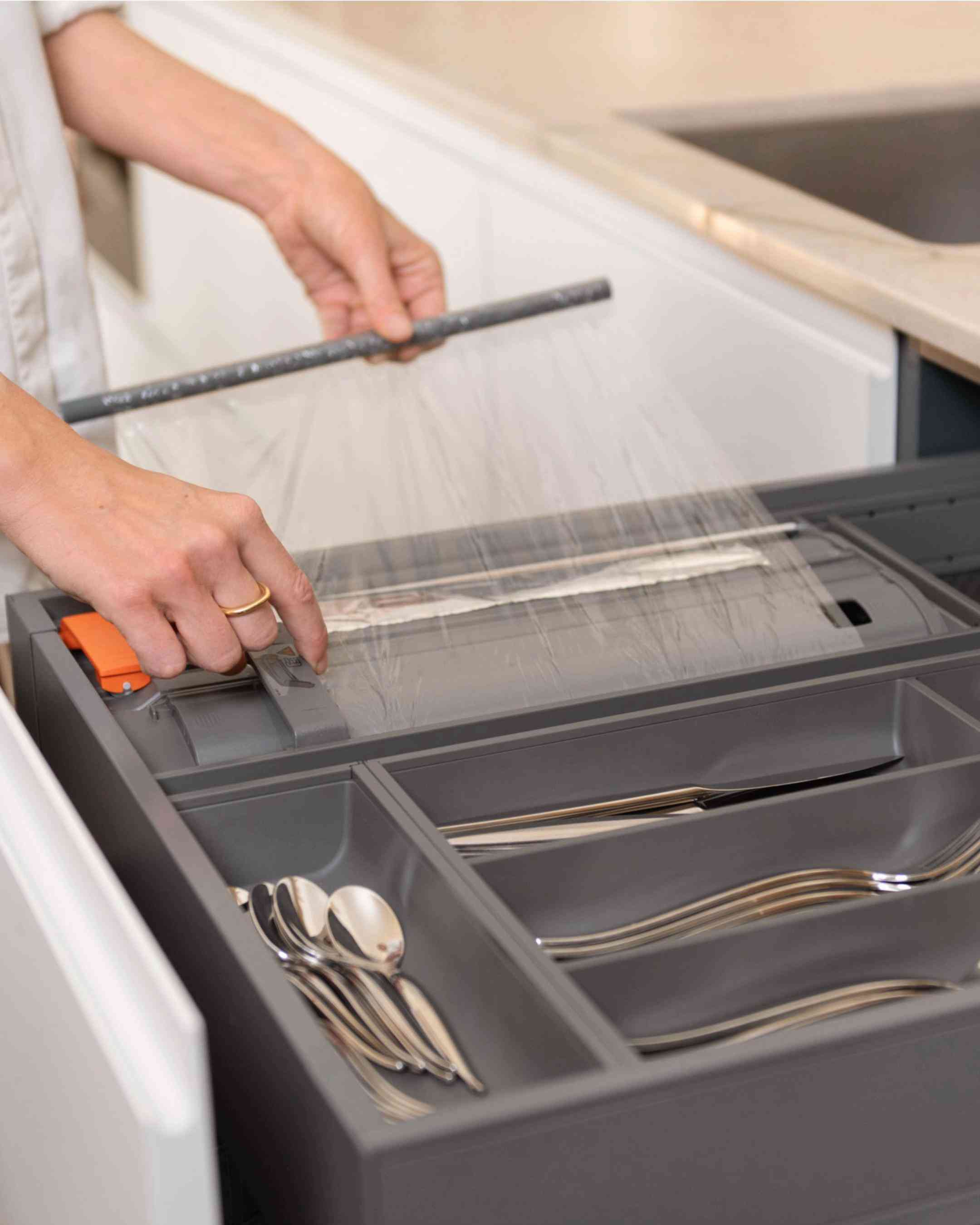 ‏✨AMBIA-LINE CUTLERY TRAY✨ لكل أداة مكان— ولكل مطبخ لمسة من النظام مع درج أدوات المائدة من Ambia-line BLUM 🧡.. •مصنوع من البلاستيك عالي الجودة• متوفر باللون الرصاصي الغامق• الأبعاد: العرض 30 سم × العمق 50سم• صنع في النمسا 🇦🇹  ✨AMBIA-LINE CUTLERY TRAY✨ Every utensil has its place—and every kitchen deserves a touch of organization with the AMBIA-LINE Cutlery Tray by BLUM. 🧡 •Made of high quality plastic•Available in color dark grey •Dimensions: W30cm x D50cm• Made in Austria 🇦🇹    ‏‎🔵الوكيل الحصري لشركة BLUM في العراق ‏‎ضمان مدى الحياة💯 ‏‎شركة قمة التالين للتجارة العامة ‏‎‏‎📍الفرع الرئيسي: بغداد - كرادة خارج - ساحة عبدالقادر  الجزائري 📲*********** ‏‎‏‎لمعرفة الاسعار والتفاصيل  يرجى  مراسلتنا  WhatsApp على  *********** ‏‎‏https://linktr.ee/taleeniq ‏‎‏‎نسعى دائما لخدمتكم! 💙 !We always strive to serve you you! ‎‏#Blum #BlumIraq #BlumBaghdad #Blumaustria #explore Ambia-LineCutleryTray
