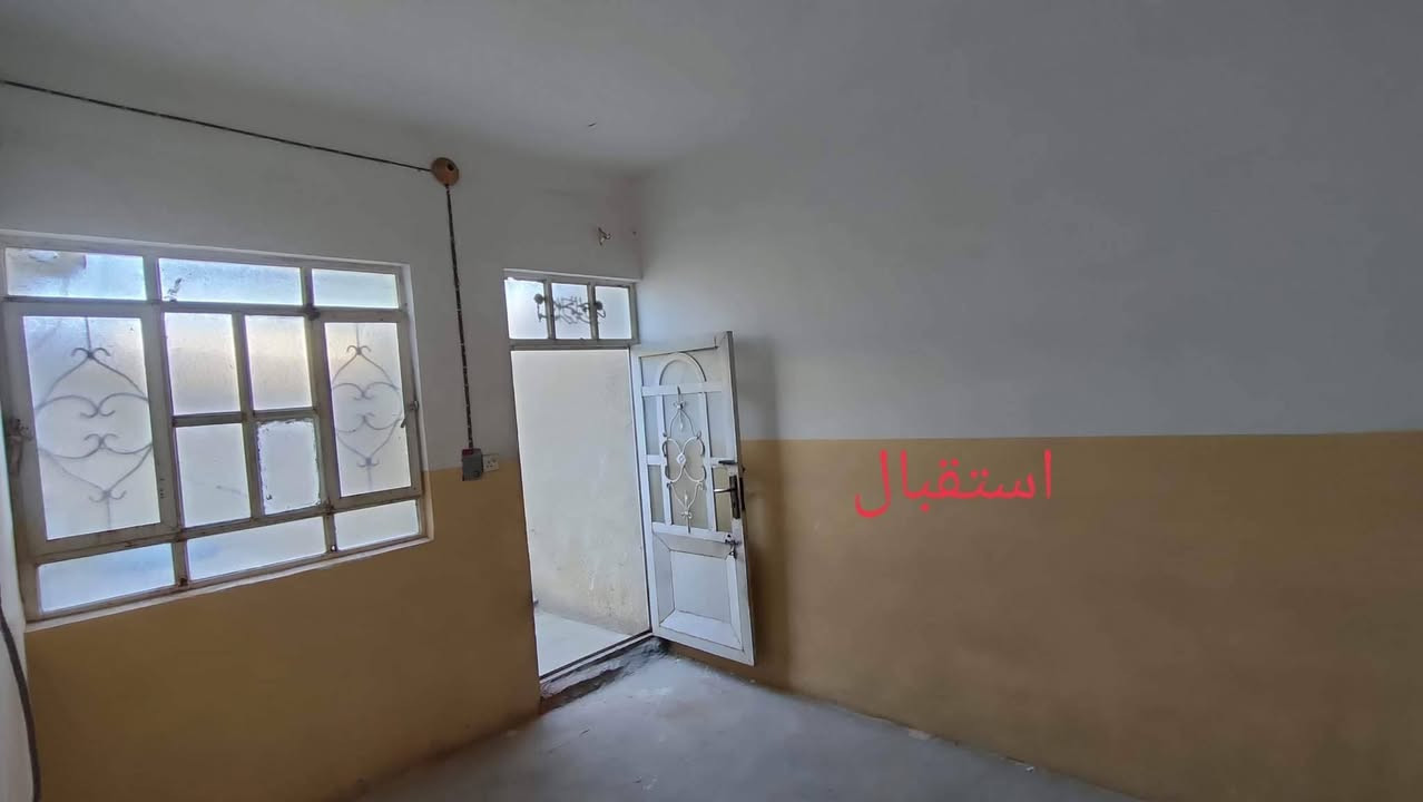 شقه ١٠٠ م للرهن عسكري مدارس منطقة الساده البوغنيمه غرفه وصاله ومطبخ استقبال ب 12 مع المجال ***********
