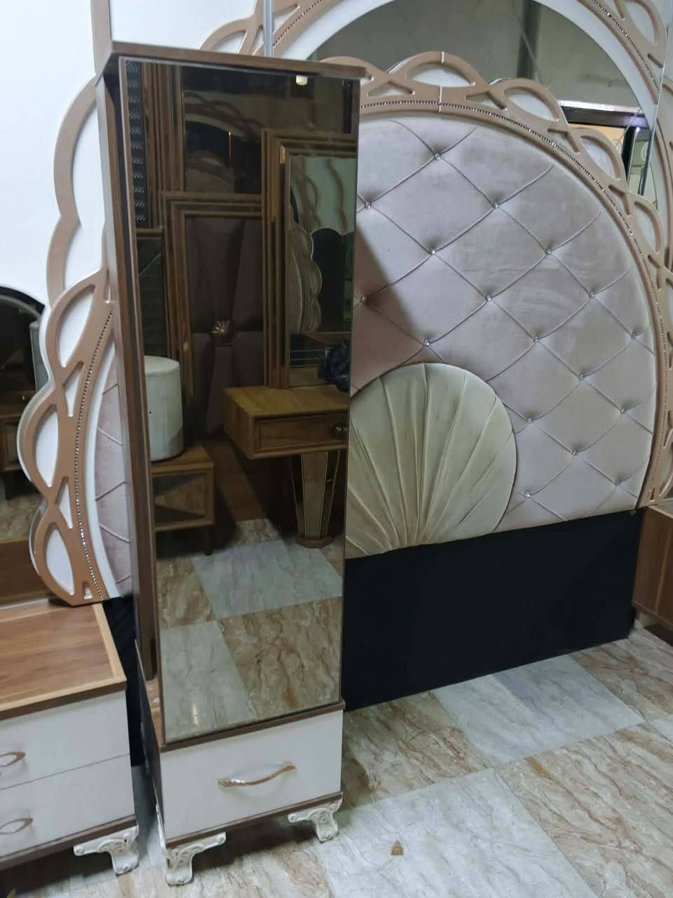 غرفه نوم اخو الجديد ما بيها عيب ٧ قطع كلش نظيف سعر ٤٢٥ بيها مجال شراي تعال خاص عنوان كركوك يوجد كادر شده ونقل تدللون علينه

العنده غراض للبيع راسلوني *********** او اتصال ع رقم
