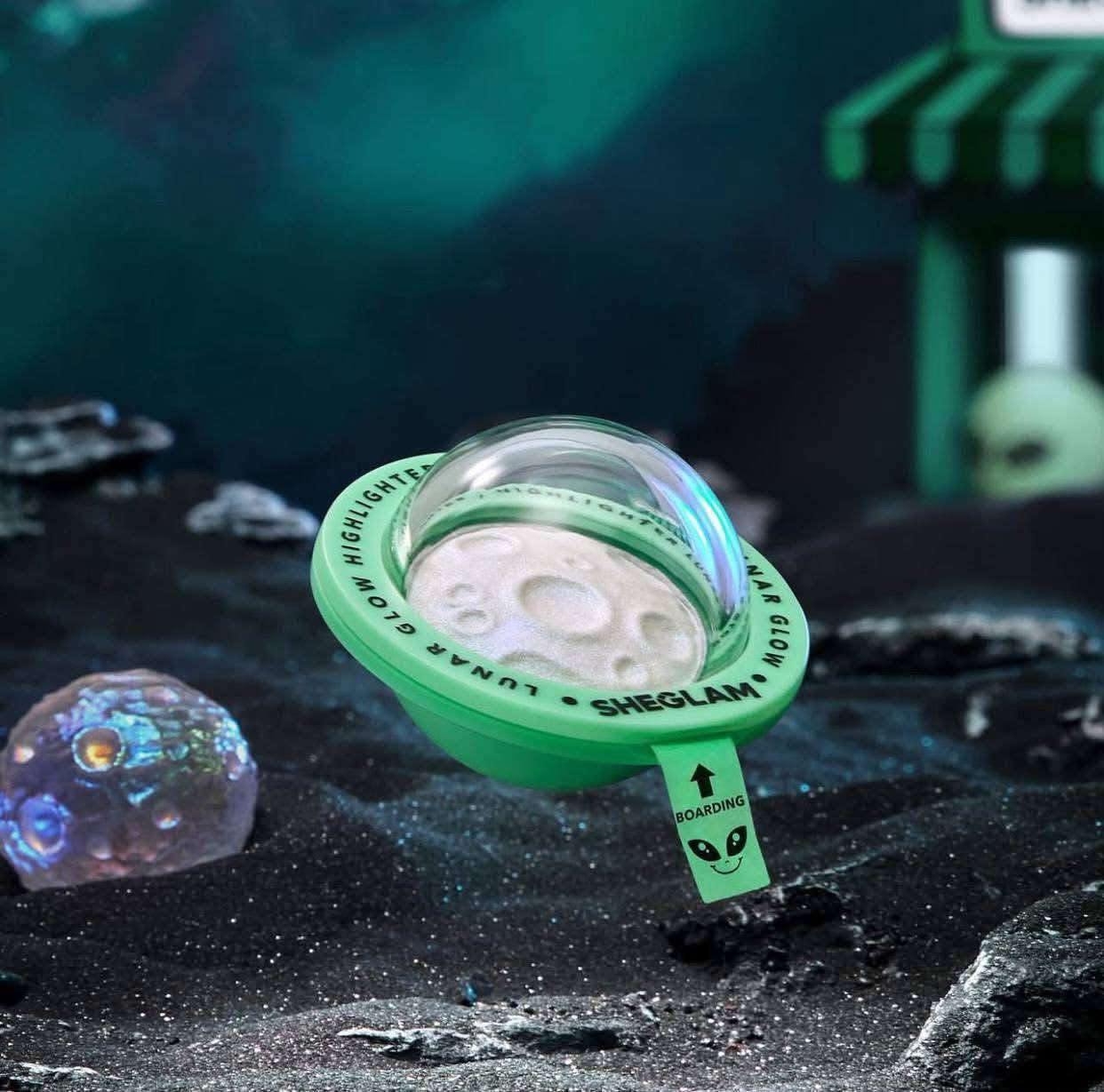 تألقي بإطلالتك مع هايلايتر Lunar Glow 
هايلايتر شيكلام فضائي 💚
يتميز بلمعان عاكس باللون الأخضر والأزرق،
كوالتي عالي ولون واضح وبارز ✨☄️
السعر 3.000  ثنين ب5.000

العنوان
واسط العزيزيه شارع شيخ مجيد مجاور مكتب حيدر السبع 
 كوزمتك زهراء حيدر 💄

حسابنه الشخصي عن طريق تطبيق الفيس بوك والوحيد كووزمتك زهراء حيدر
 حسابنه الشخصي عن طريق تطبيق التيك توك والوحيد

https://www.tiktok.com/@zahra_haedar2000?_r=1&_t=ZS-95mT5olR2Yv
حسابنه الشخصي عن طريق تطبيق  الانستكرام والوحيد

https://www.instagram.com/zahraa_haedar24?igsh=MWY2dmpyeG9kcDRsdA==


**إذا كنت صاحب هذا الإعلان وتريد حذفه لأي سبب، رجاءا أرسل رسالة إلى الدعم الفني**
