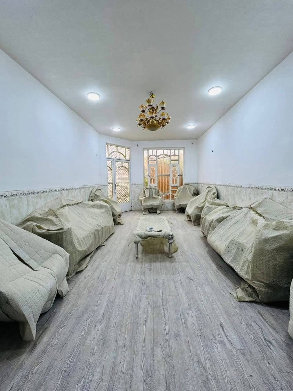 الســـــــــلام عليكــــــــم

دار طابو زراعي للبيع المساحه 275م 
🔵يحتوي على 2 نوم- وصاله -وكليدور  وصحيات - صاله - مع كراج سياره  وحديقه   - 
خدمات 🔵 
 ماء مجاري كهرباء تبليط - 

الموقع 📍 
نادر الثانيه  شارع زين العابدين 

              للاستفسار 
  مراسلة الصفحه او الاتصال على 

للاستفسار عن أي عقار يتم نشرة
      مراسلة الصفحه او الاتصال على 
          *********** - عمار الربيعي 📞 
         *********** - فقار الجنابي 📞
