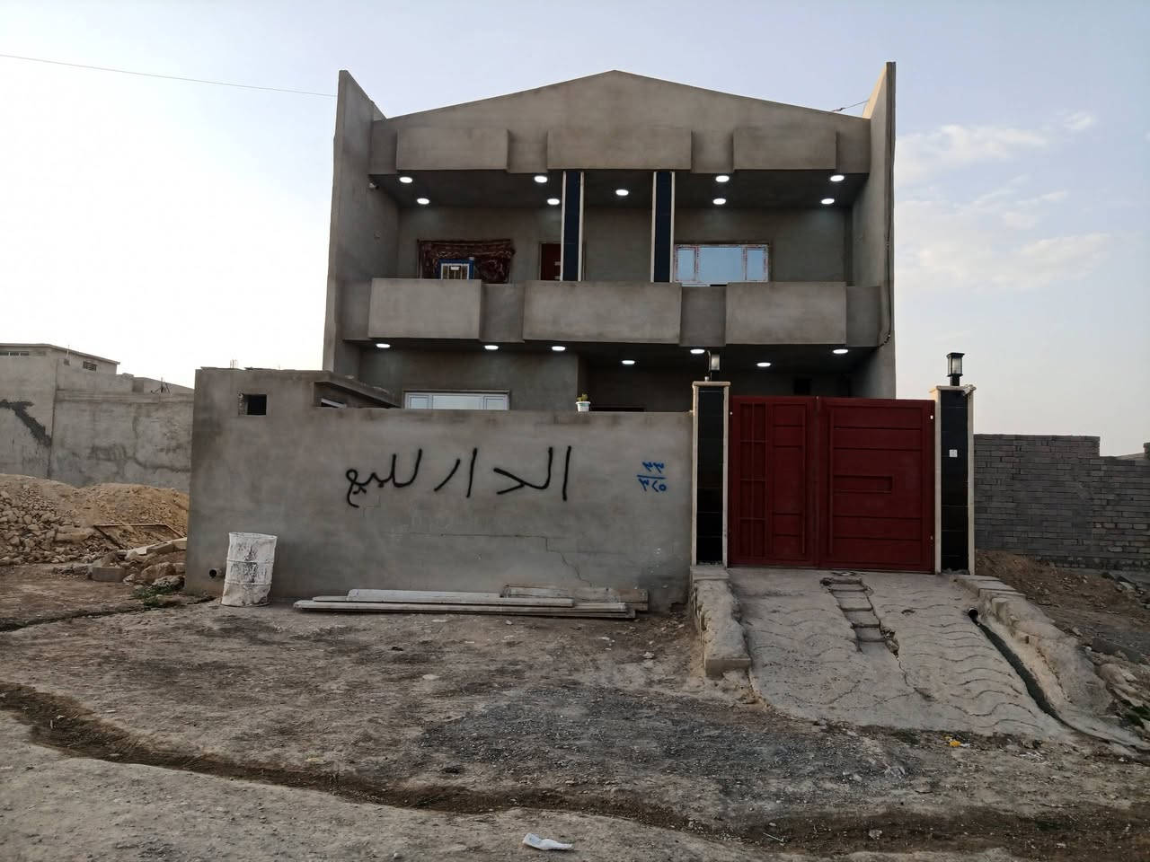 بيت طابقين للبيع
في الموصل الجانب الأيمن حي العبور قرب جامع ايمن بيت كامل مساحة 230
للستفسار خاص او اتصل على رقم 
***********
