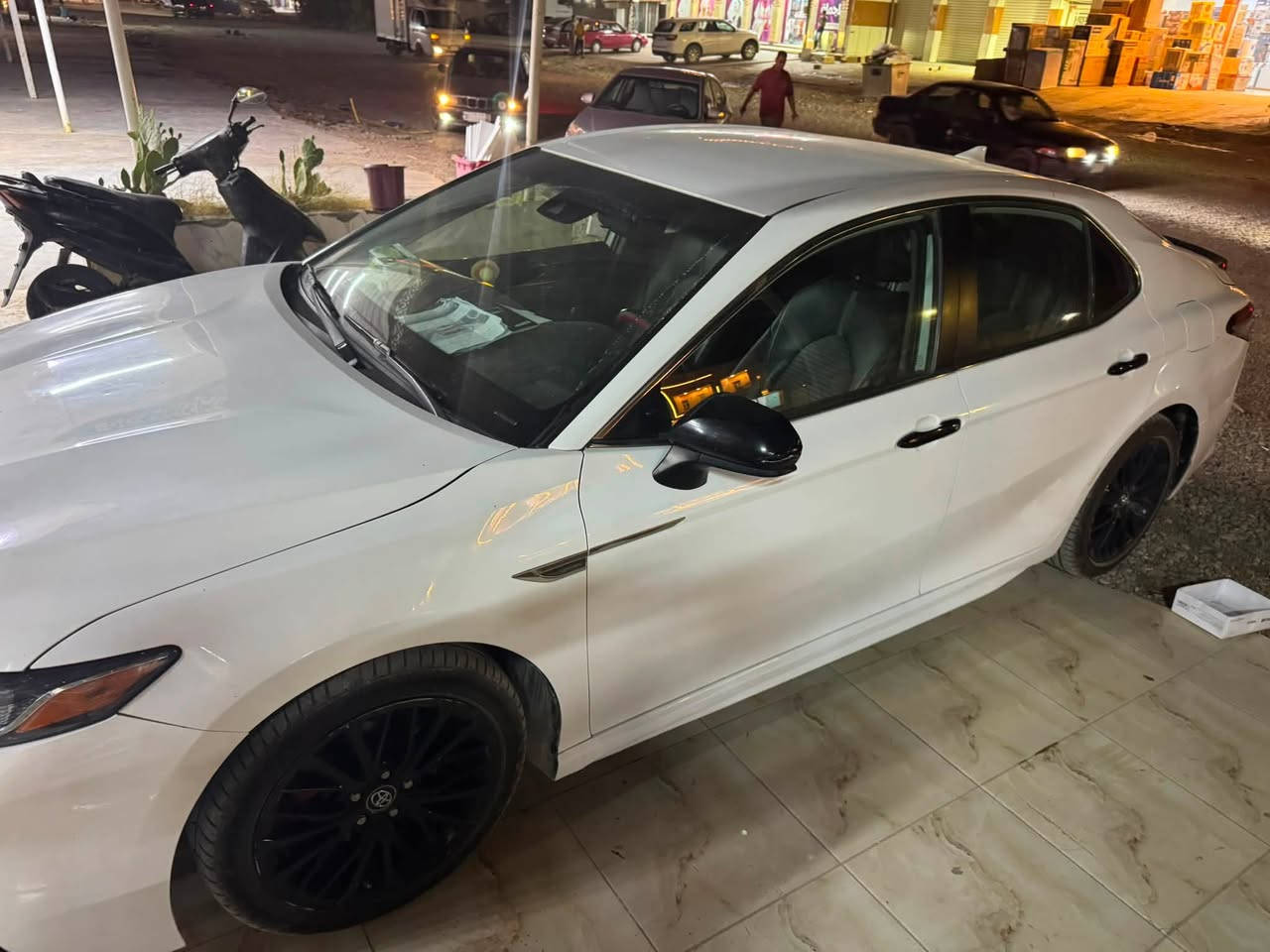 كامري ابيض بيها 4 قطع بيها دواخل بس شغل درجه اولى سعرها 142رقم الهاتف *********** كمبريسر تبريد واكف وبيها سونار جديد
