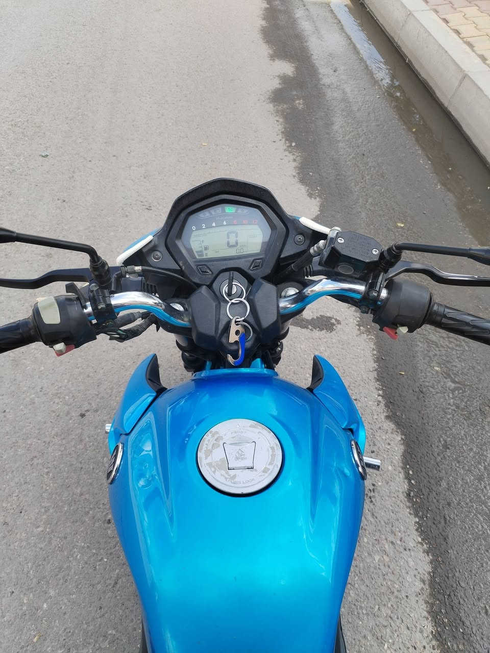 هوجي موديل 2019 بلادي ماشي 25 الف حقيقي مسجل سنويه ورقم كامل البيع السعر مليون 800 وبي مجال مكاني رمادي شراي يتصل ***********
