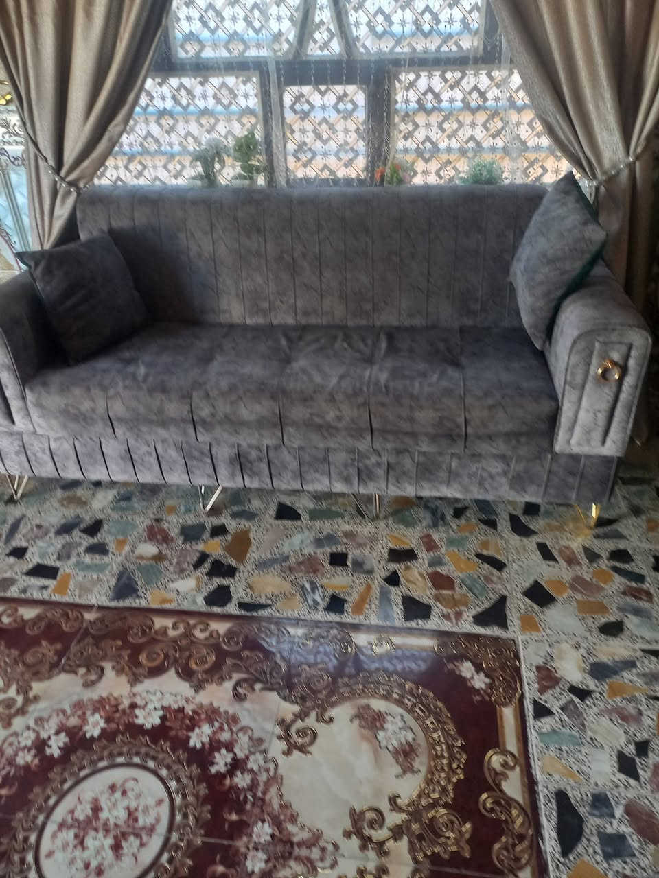 سلام عليكم تخم للبيع تخم توصاء مو سوقي مقاعده عريضه مكاني بعقوبه تقاطع ساده سعر 550 وبي مجال رقم الهاتف ***********
