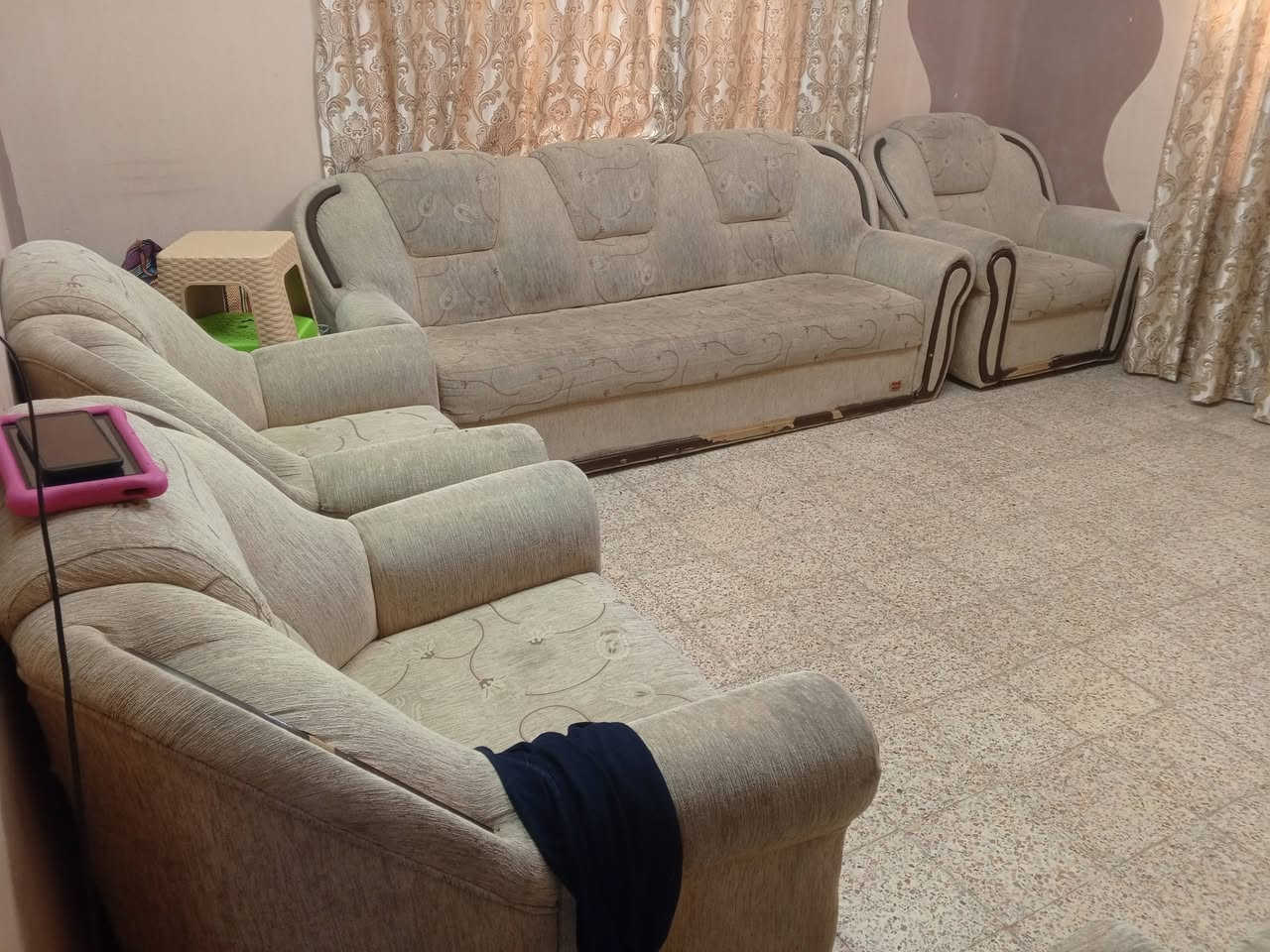 ديوان للبيع تركي وعراقي ‏‪***********‬‏ على رقم المكان حي السكر ‏‪***********‬‏
