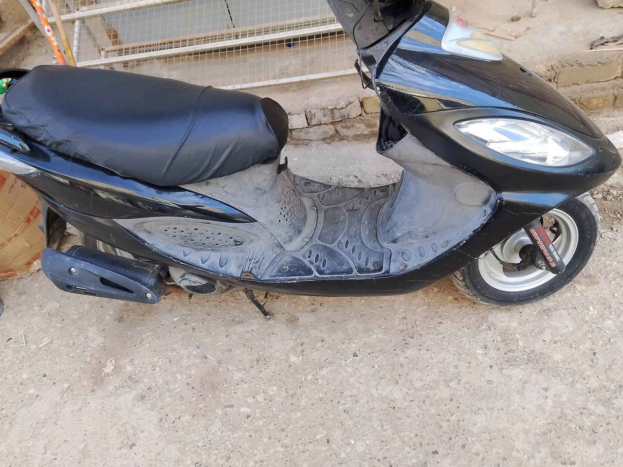 كامكو v2للبيع صارله اسبوعين من طالعه فحل مكينه 125بلاديه كل نقص مابيها للتواصل عبرالخاص الاتصال (***********)
