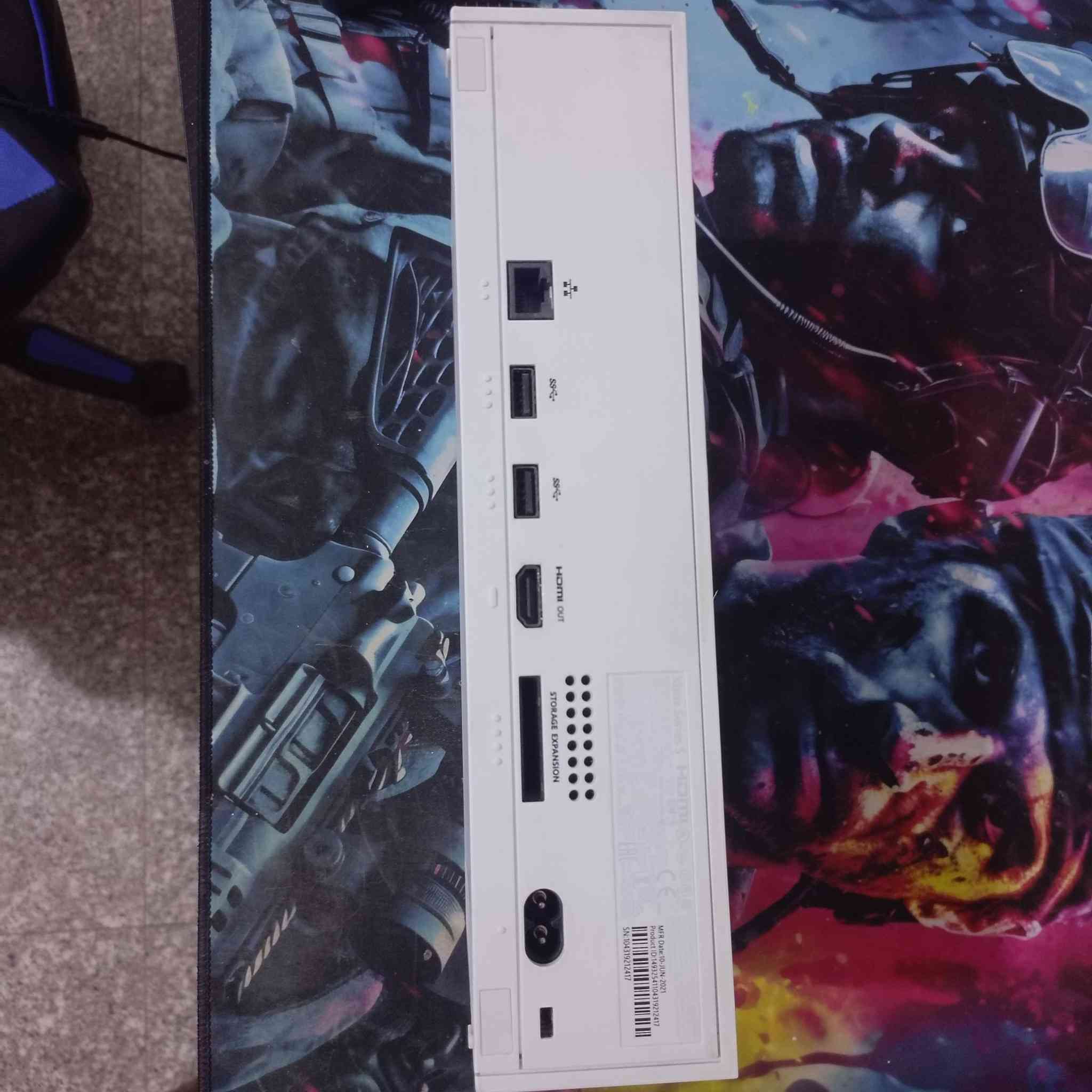 Xbox Series S مستخدم نظيف جداً (الكارتونة الأصلية موجودة - نسخه 512gb- اصدار 21)

* 2 يدتين اصليات
* هارد خارجي 1 تيرا sata hdd 3gb/s
* شاحنة للبطاريات 5volt 
* ستاند تبريد مجاني (هدية مع الجهاز، الإضاءة شغالة بس ما أعرف لطريقة تشغيل الفانات)

. سعر 400 بي مجال بسيط ( ما اكدر انزل هواي محتاج الفلوس - ماكو توصيل)
.موقع : الناصرية 
تواصل : واتساب ***********
