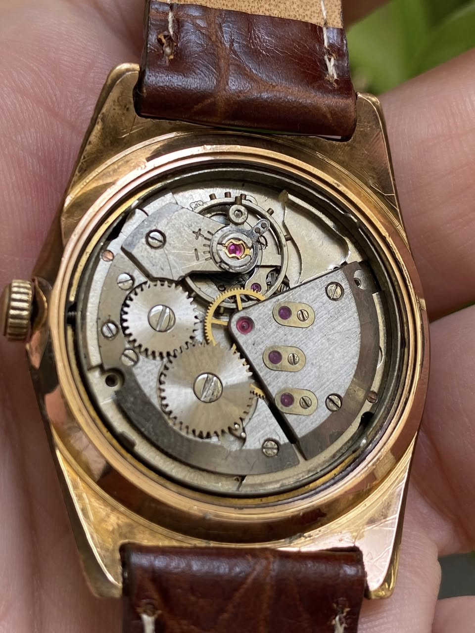 جمال الفنتج المخزن 

جوفيال سويسري اصلي 

نصب تكويك 

طرة ذهب 

تعمل بكفاءة عالية

مينا جدا مميزة 

نظافة تامة

طلاء ذهب 

تاريخ يومي 

مقاومة للماء 

زجاج مقاوم للخدوش

دكمة اصلية معلم جوفيال

سير مستبدل جلد اصلي 

القطر ٣٤

السعر  ٨٥  الف 

يوجد توصيل لجميع المحافظات 

***********
