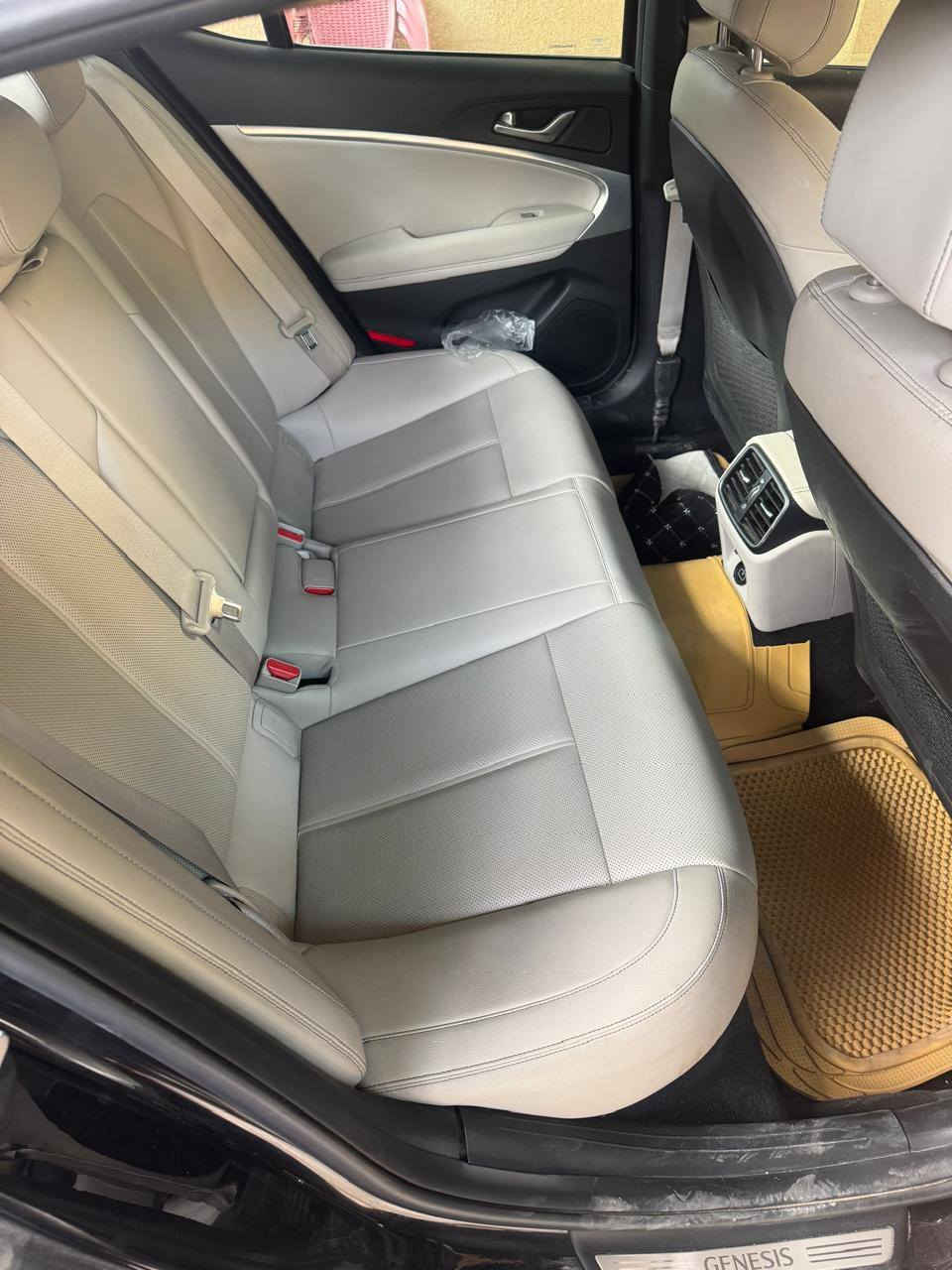 السلام عليكم جنيسس2.0 23 اصل رقم بغداد دخول جديد بأسمنا نص فوول حادث جاملغ خلفي بسيط ماشية اقل ٧.٠٠٠ السيارة جديدة جديدة 
مرواس مع سييرا ٢٠ وفوك اذا اكو 
***********
