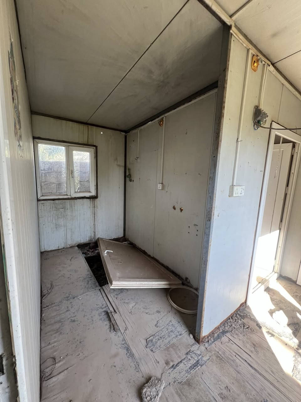 كرفان قياس 12x4 يتكون من غرفتين وصحيات كامله ومبطخ كهربائيات كامله للاستفسار ***********
