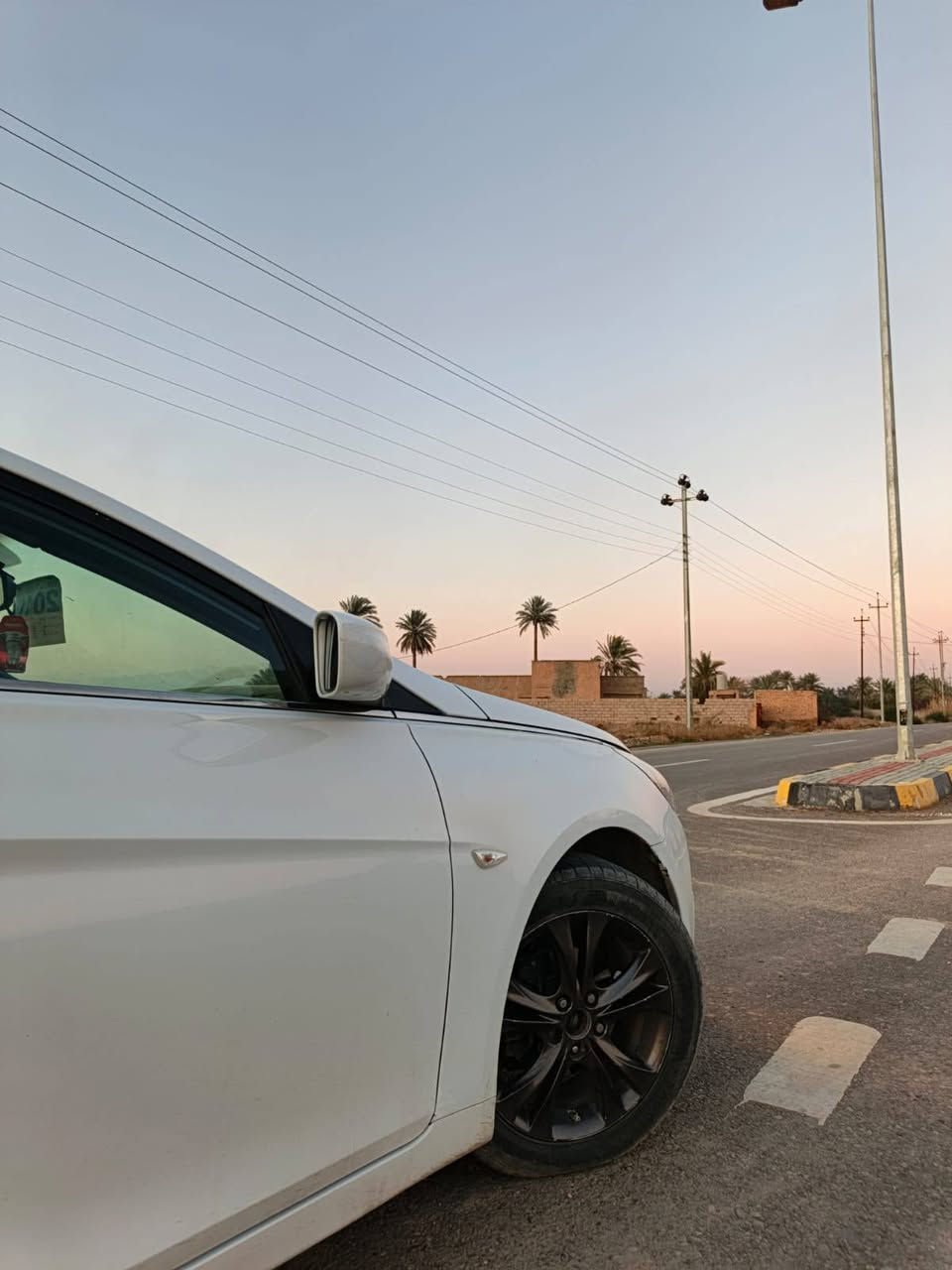 السلام عليكم…
هونداي سوناتا مضلع 2010 
وارد كوري
 لون ابيض رقم اربيل دولي شرط التحويل
شاشه كبيره
تحكمات ستيرن
تدفئه تبريد
داخل اسود
وبعد بيها هواي مواصفات 
محرك 2000 مامفتوح ع الشركه
كير مامفتوح 
صدر جديد
سياره جاهزه مجهزه بدون اي نقص 
ضررها باب خلف السكن وقماره كلير
السعر 95 وبيها مجال بسيط
مكاني صلاح الدين مكيشيفه
للاستفسار اكثر اتصل 
رقم
‏‪***********‬‏
