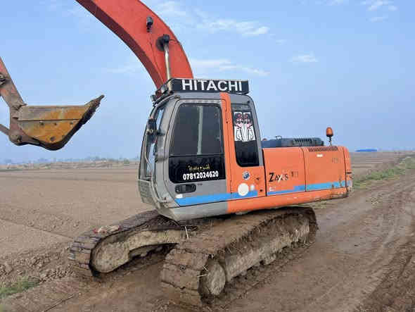 السلام عليكم حفاره زت  2005 200عادي  وياهه ذراع 12 حداديه جديده  زناجيل كله جديد الف ماتصرف عليه رقم قادسيه 
***********
