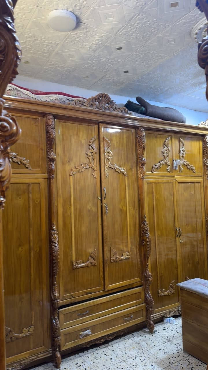 السلام عليكم.     غرفة نوم صاج داخل خارج درجه اولى للبيع السعر مليونين***********
