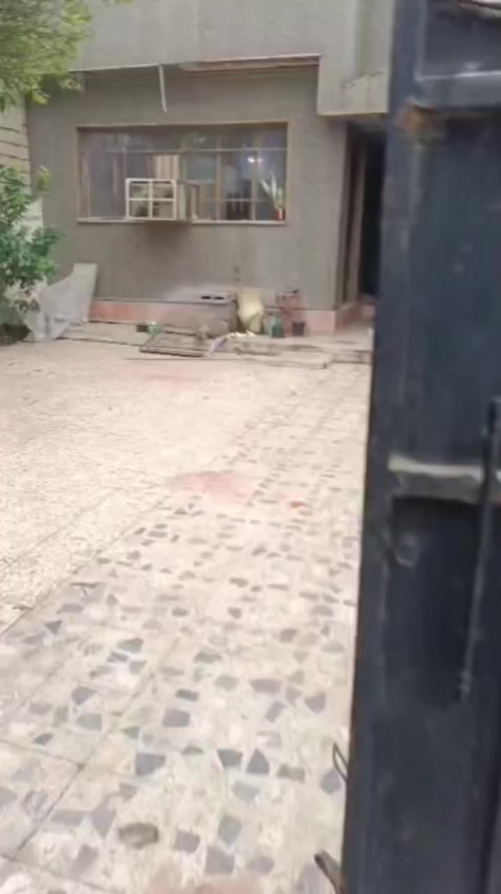 بيت للأيجار بحي مثنى ٤ غرف نوم استقبال خدمات طابقين مساحة ٢٠٠متر للتواصل *********** *********** مكتب ياسين الجبوري
