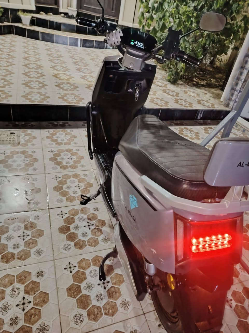 السلام عليكم دراجه شحن ملف الفين السرعه ٧٠ كيلو بالساعه مثبت سرعه ست بطاريات يرجع بك وبعده جديد السعر ٨٠٠ الف وبي مجال شي قليل المكان بعقوبه للاتصال ***********
