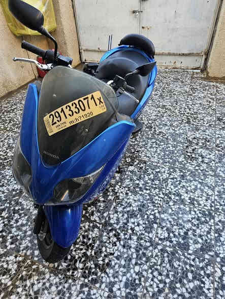 السلام عليكم فورزة صفر 10 s7 دراجة حلوة بيهة سستم سماعات بداخل الجكمجة بيهة منظومة زنون اصليات وصالنصة رياضي اصلية نضافتهة كدامكم نقص بس التريشة اليسار وما بيهة نقص برغي كلشي شغال شلعة ومعدل تايرات شادهن جدد تدفئة يدات للبيع او مراوس سعرهة مناسب ما متواجد خاص اتصال على الرقم او الواتساب *********** مكاني بغداد الحسينية
