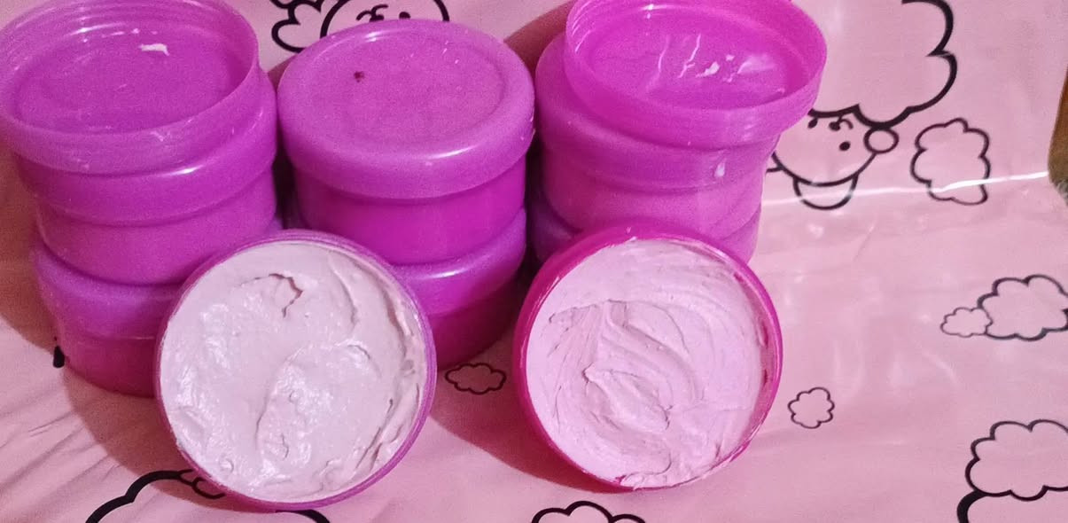 بلمسة أنثوية ورقيقة (للتسويق العاطفي)
"لأن يديكِ تحكي قصة اهتمامك، وقدميكِ تحملانكِ نحو أحلامك.. أهديناكِ سر النعومة الفائقة. وداعاً للجفاف والتشققات، وأهلاً بملمس الحرير الذي تستحقينه."🌸كريم ايد ورجل ايسوي زبدة 🌸 متوفر توصيل جميع محافظات 
#للجميع
#كركوك
#محافضات


**إذا كنت صاحب هذا الإعلان وتريد حذفه لأي سبب، رجاءا أرسل رسالة إلى الدعم الفني**