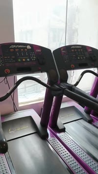 للبيع  أجهزة جري الايف فتنس  تواصل07702093874