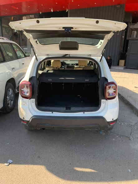 السلام عليكم 
سياره رينو دستر موديل 2021 بشهر ال11 يعني محسوبه على 2022 سياره جديده ماشيه 20 الف مكفوله 100٪ بيهه فقط طخه صغيره مثل مموجود بلصوره سعرهه 135 ورقه 
***********
