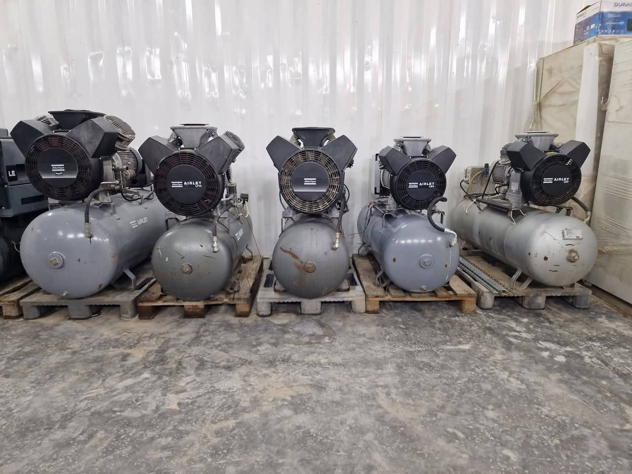 السلام عليكم 
 يوجد لدينا كمبريسرات و مجفف هواى من شركة أطلس 
صناعة اوروبيه متوفر جميع الحجام 🇪🇺

العنوان النجف الاشرف 
البوحداري عمود ٤٠
WhatsApp ***********
